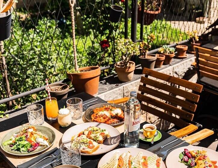 Aamiaismajoitus (B&B) Flos Luxury Rooms