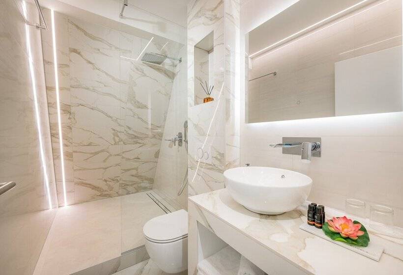 Aamiaismajoitus (B&B) Flos Luxury Rooms