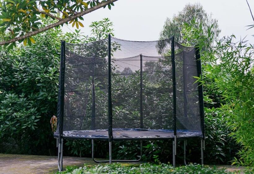 تختخواب و صبحانه Isange Paradise Resort