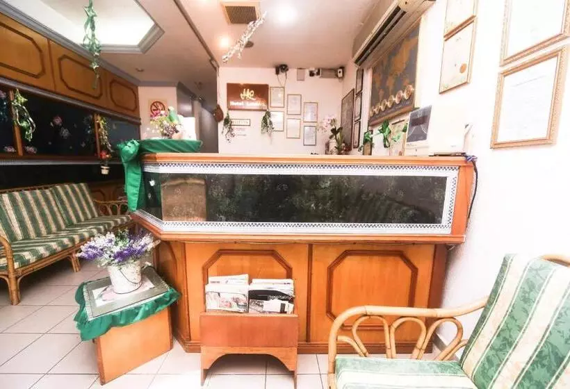 ホテル Lutana By Oyo Rooms