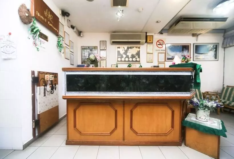 ホテル Lutana By Oyo Rooms