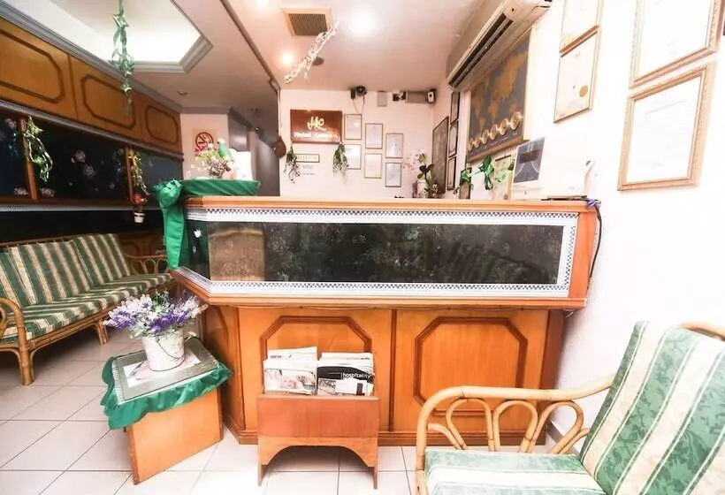 ホテル Lutana By Oyo Rooms