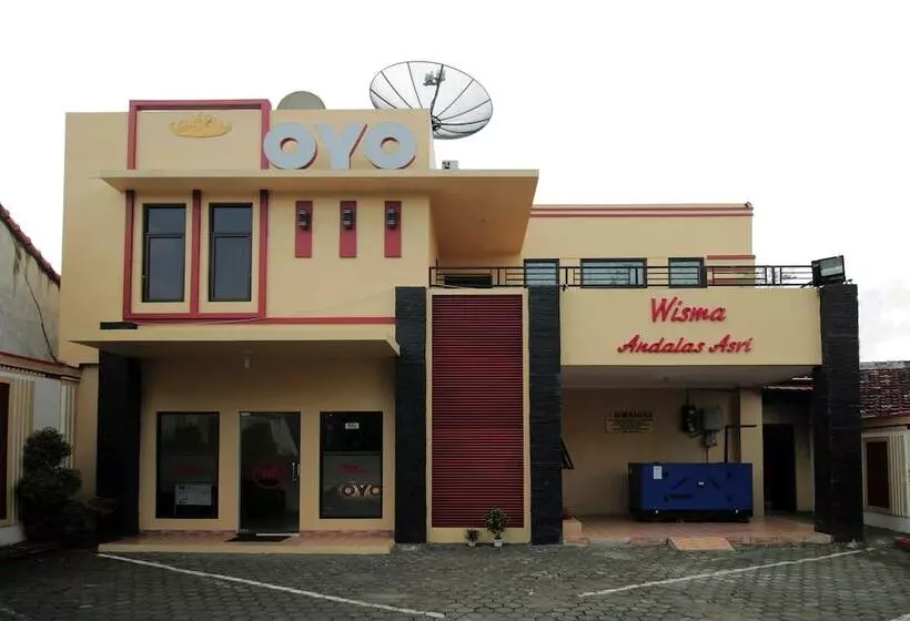 ホテル Reddoorz At Andalas Asri