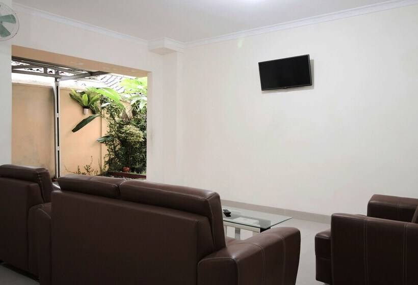 בית מלון כפרי Reddoorz At Andalas Asri