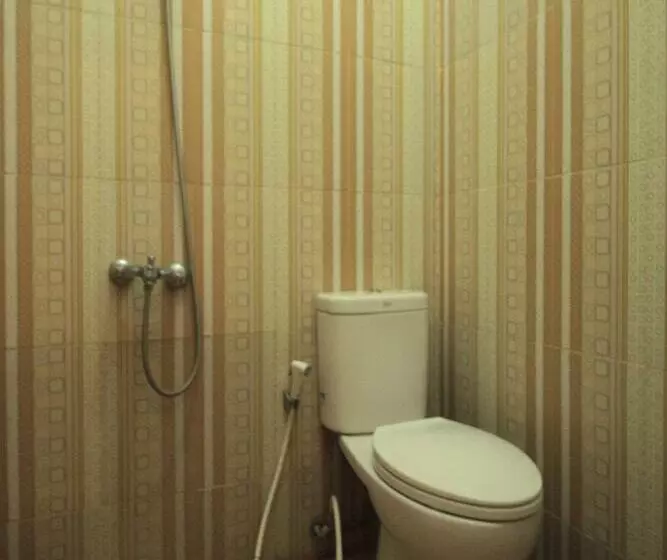 ホテル Reddoorz At Andalas Asri