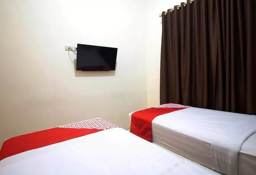 ホテル Reddoorz At Andalas Asri