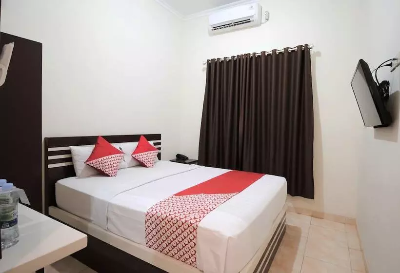 ホテル Reddoorz At Andalas Asri