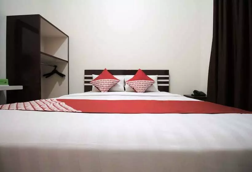 ホテル Reddoorz At Andalas Asri