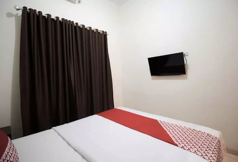 ホテル Reddoorz At Andalas Asri