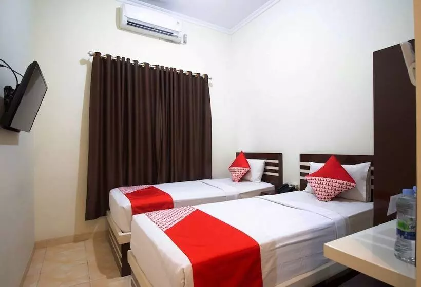 ホテル Reddoorz At Andalas Asri