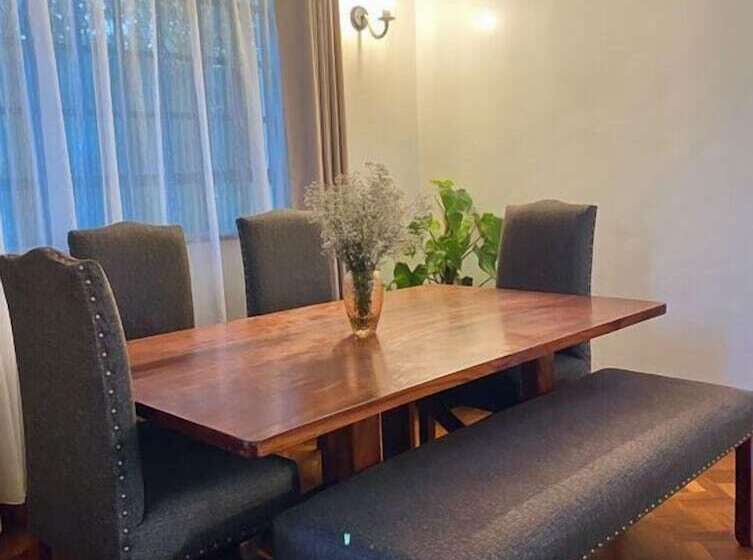 هتل The Jadav Gardens