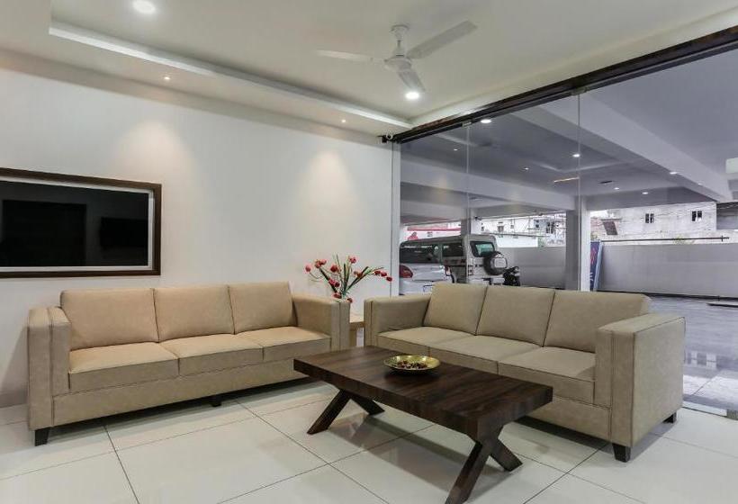 Отель Treebo Trend  Vjr