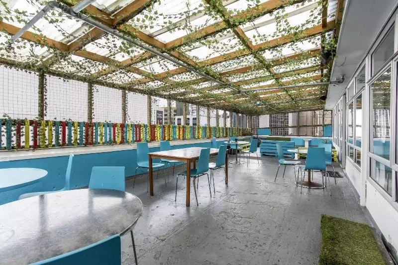 هاستل Attic Backpackers