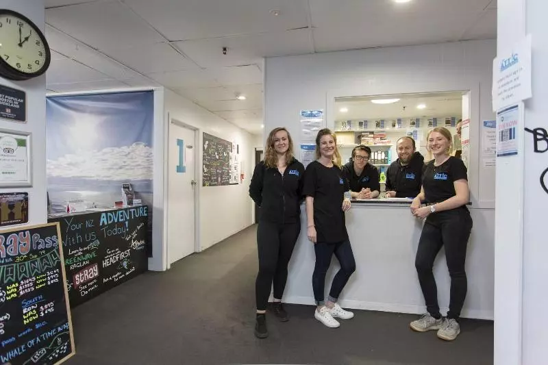 هاستل Attic Backpackers