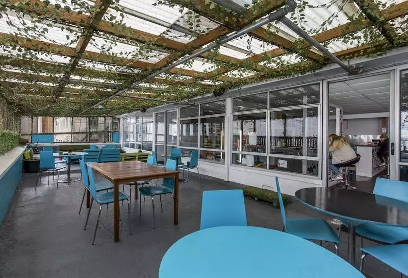 هاستل Attic Backpackers