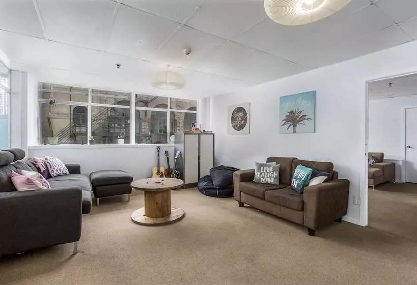 هاستل Attic Backpackers