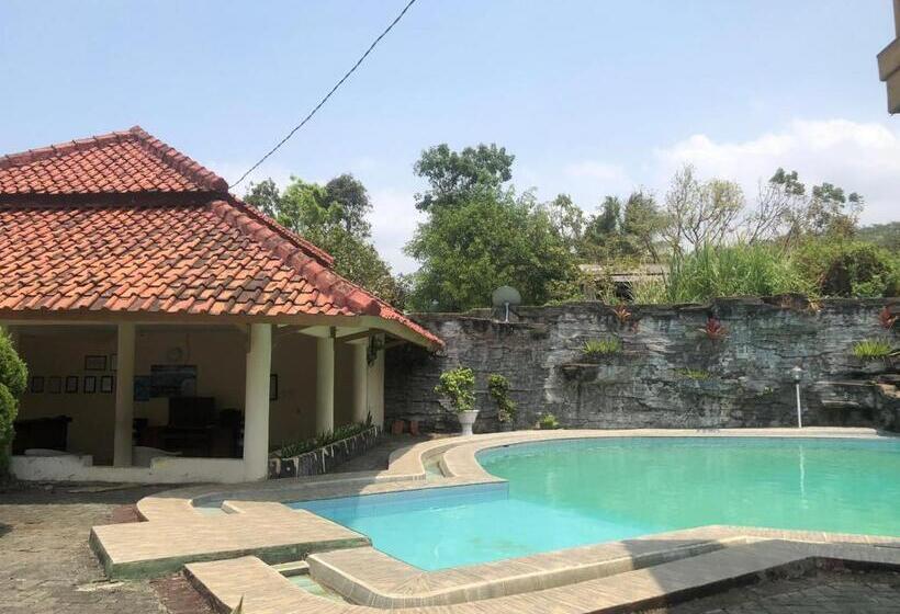 Bed and Breakfast Pantai Mutiara