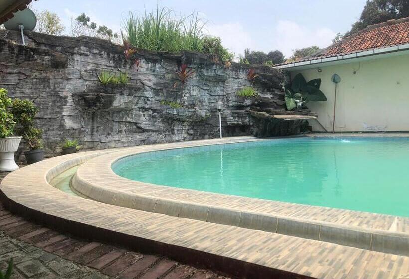 Bed and Breakfast Pantai Mutiara