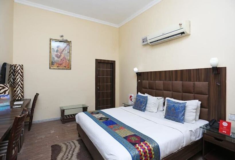 هتل Crown Courtyard By Naavagat