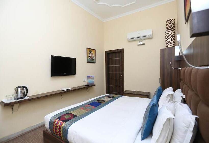 هتل Crown Courtyard By Naavagat