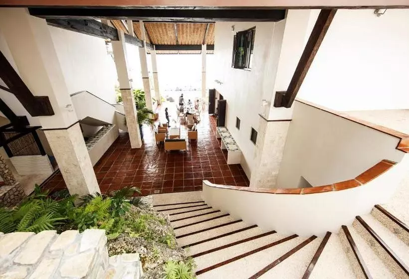 ホテル Emoha Dive Resort