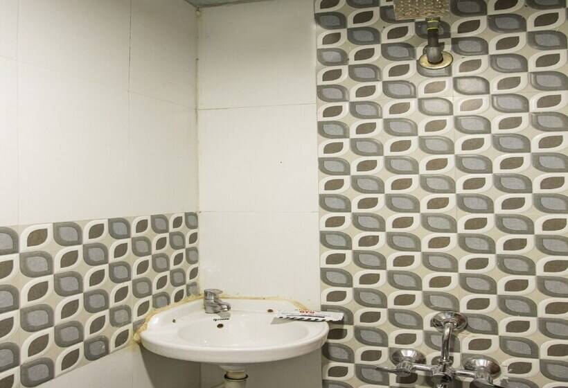 호텔 Shree Palace By Oyo Rooms