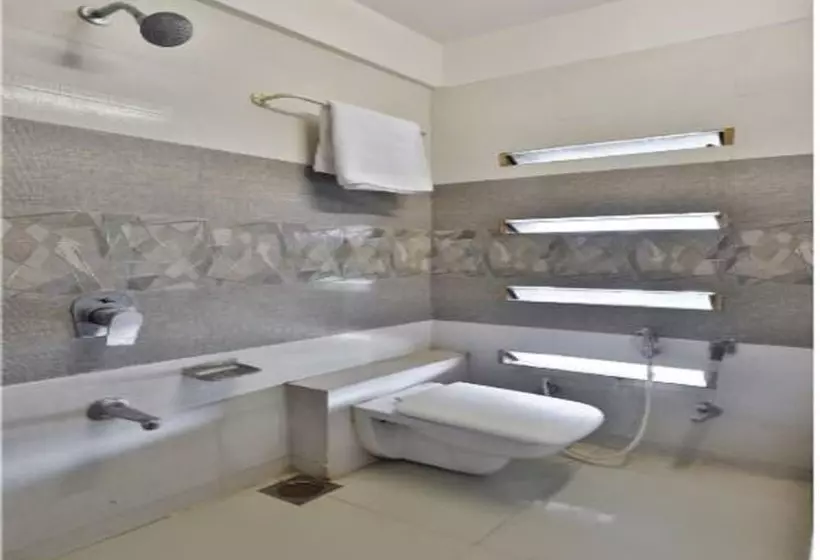 هتل Tirupati   Ahmedabad