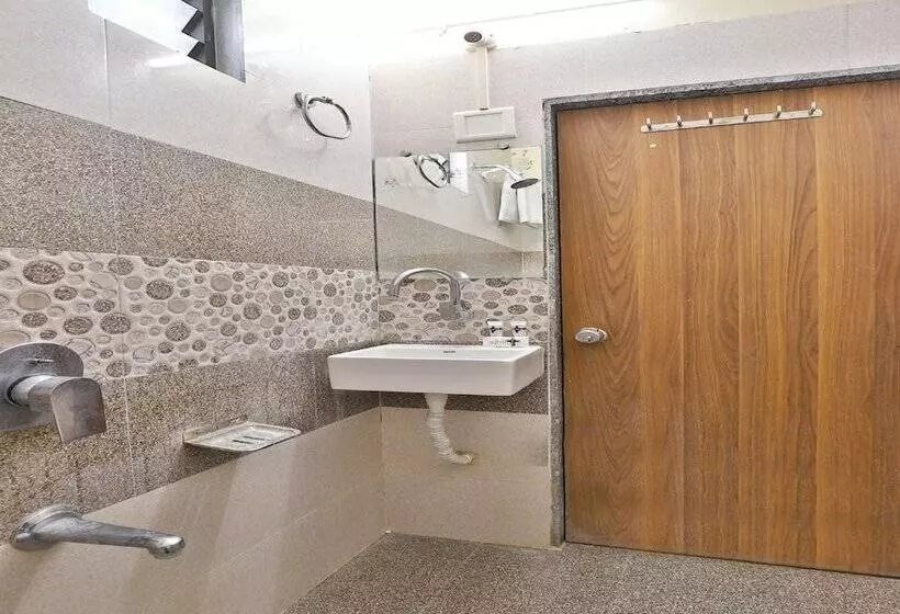 هتل Tirupati   Ahmedabad