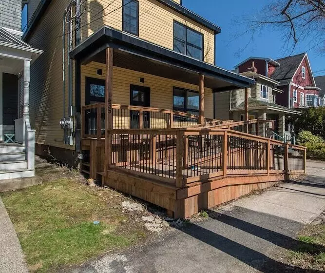 Spacious Dal & Downtown Apartments