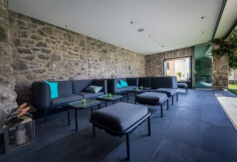 Châtonneyre Hotel & Restaurant