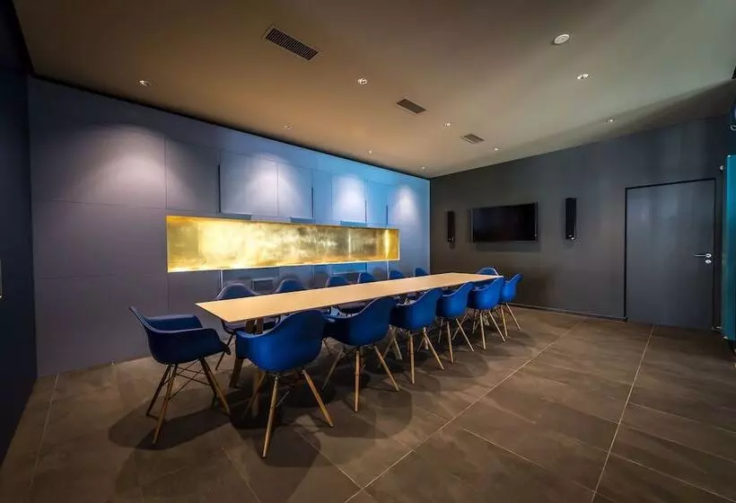 Châtonneyre Hotel & Restaurant