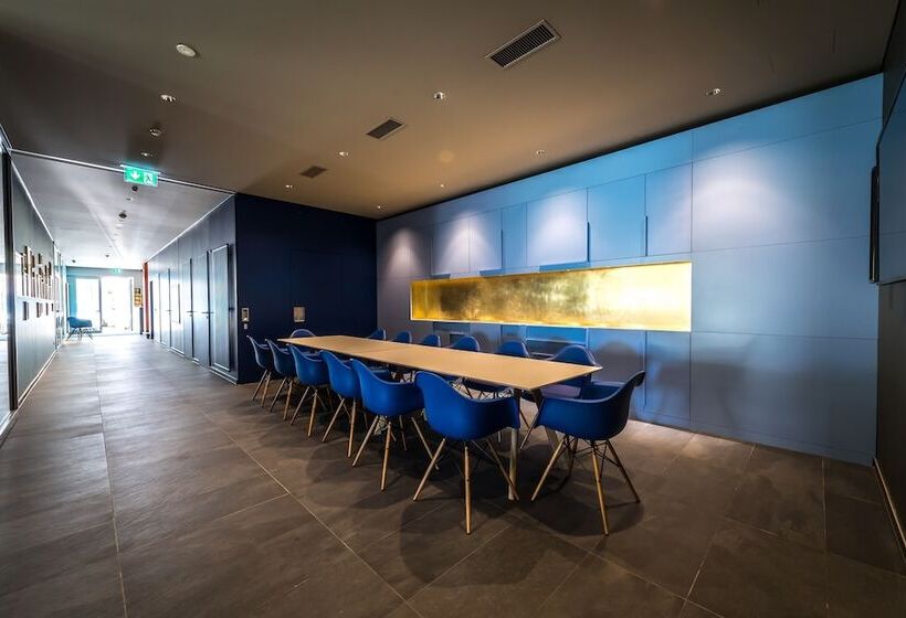 Châtonneyre Hotel & Restaurant