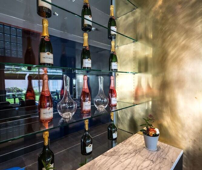 Châtonneyre Hotel & Restaurant