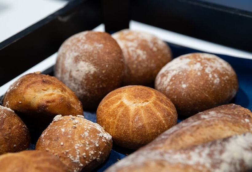 Châtonneyre Hotel & Restaurant