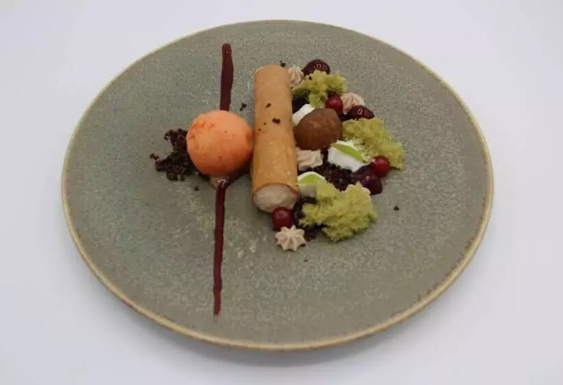 Châtonneyre Hotel & Restaurant