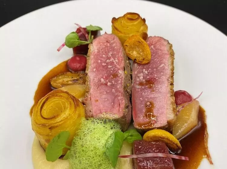 Châtonneyre Hotel & Restaurant