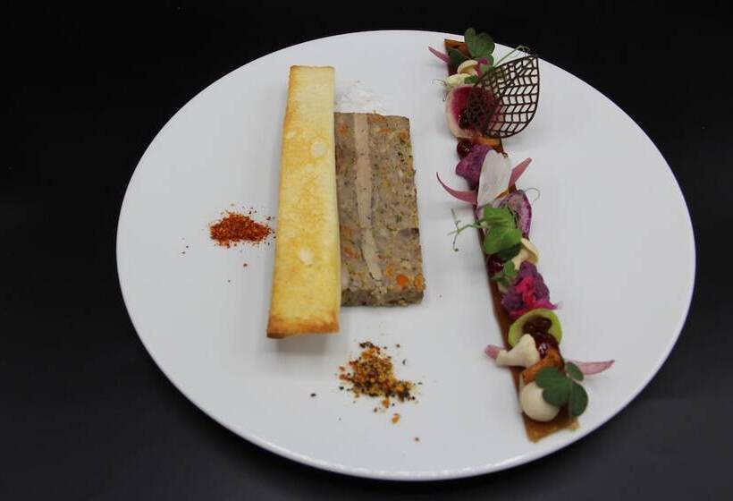 Châtonneyre Hotel & Restaurant