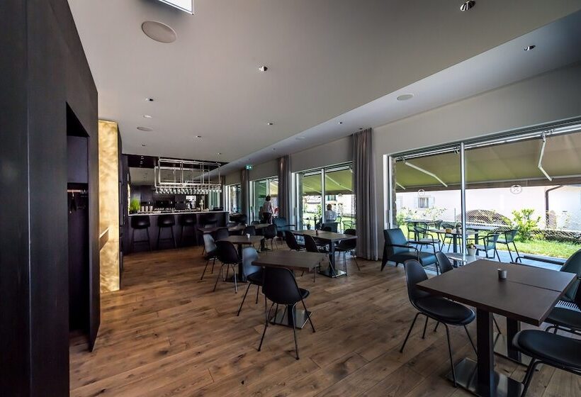 Châtonneyre Hotel & Restaurant