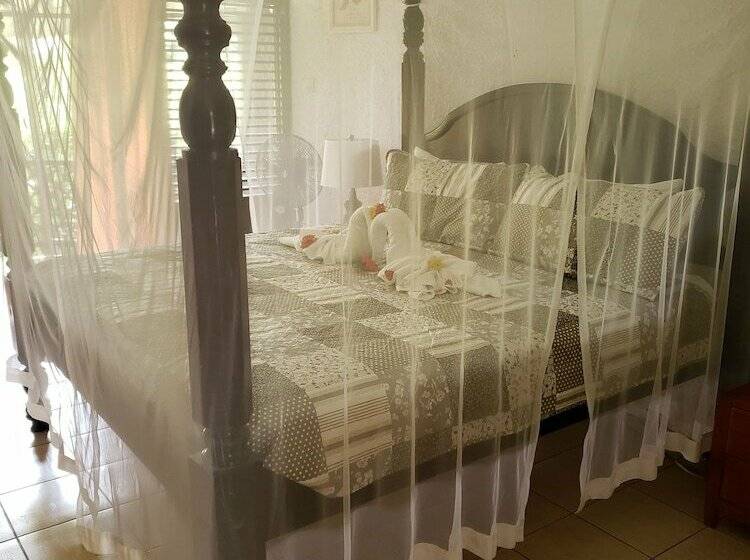 Hummingbird Beach Resort