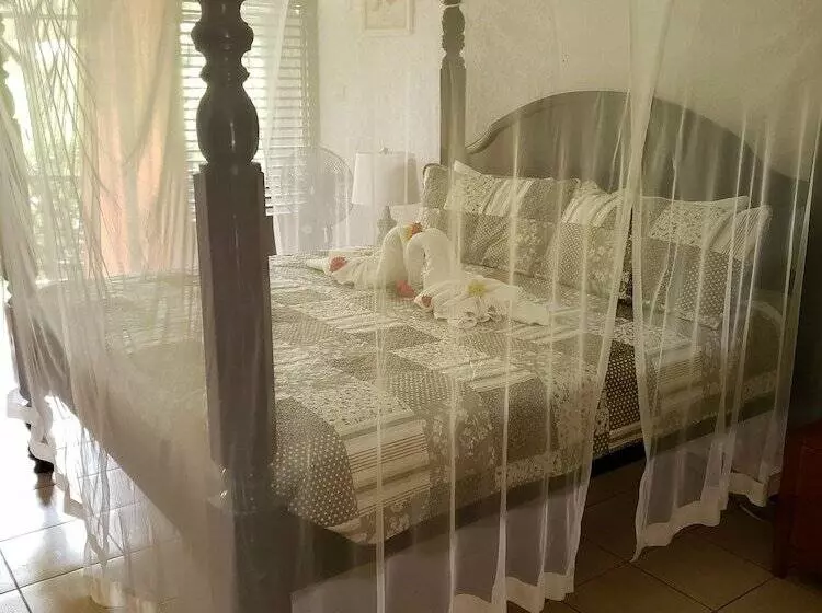 Hummingbird Beach Resort