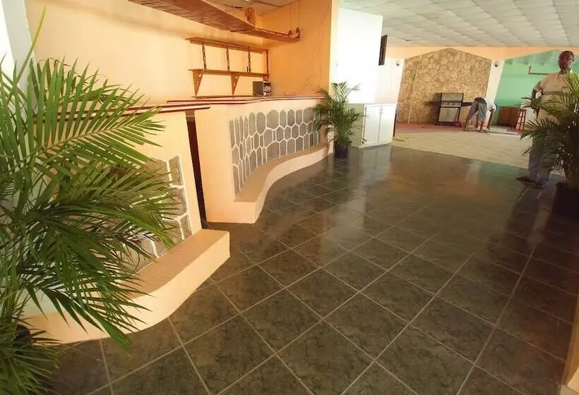Pinneys Beach Hotel Nevis