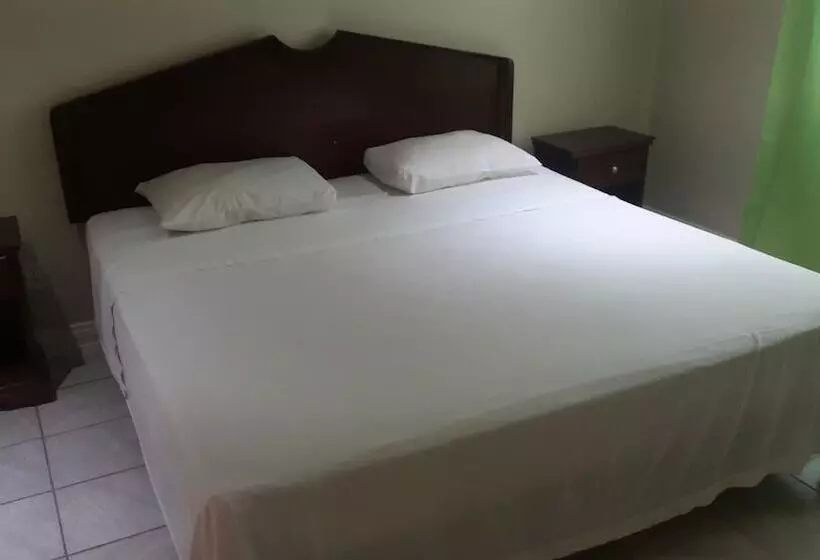 Pinneys Beach Hotel Nevis