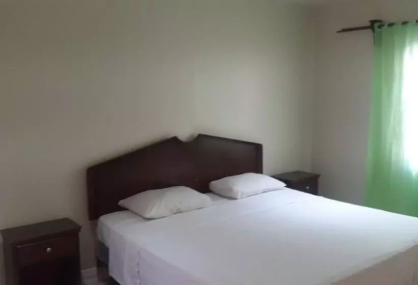 Pinneys Beach Hotel Nevis