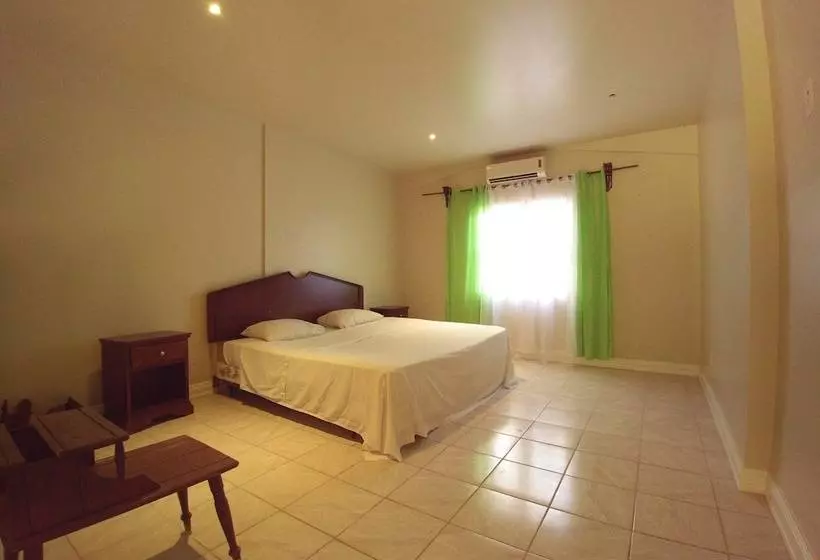 Pinneys Beach Hotel Nevis