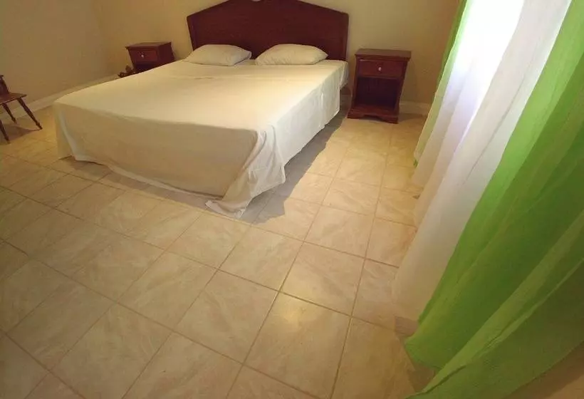 Pinneys Beach Hotel Nevis