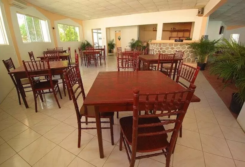 Pinneys Beach Hotel Nevis