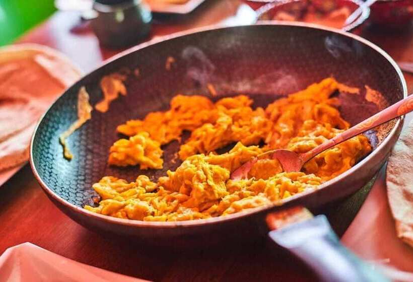 Bedouin Pink Ecohouse   Hostel