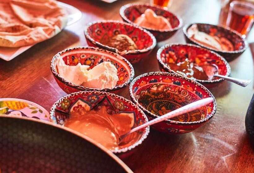 Bedouin Pink Ecohouse   Hostel