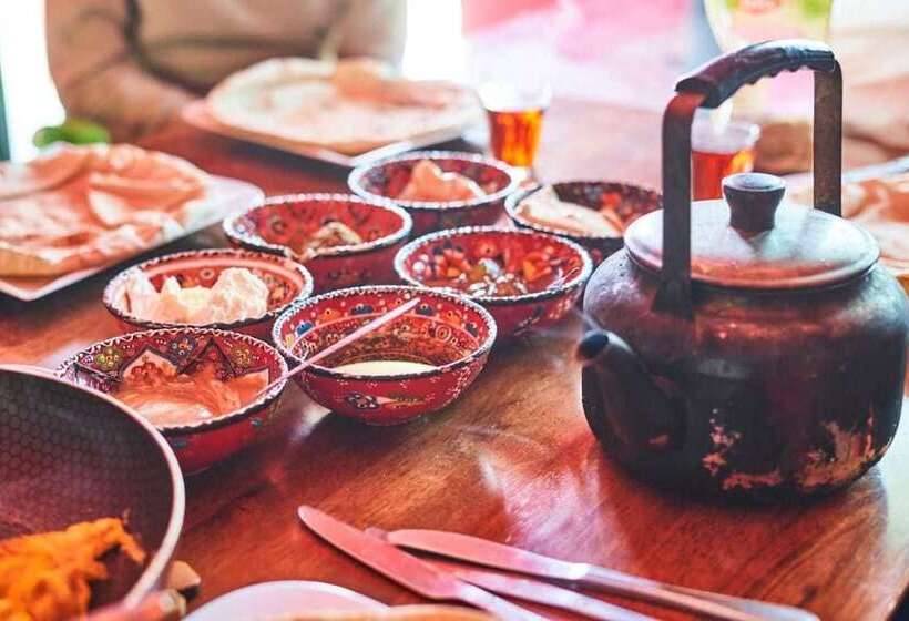 Bedouin Pink Ecohouse   Hostel