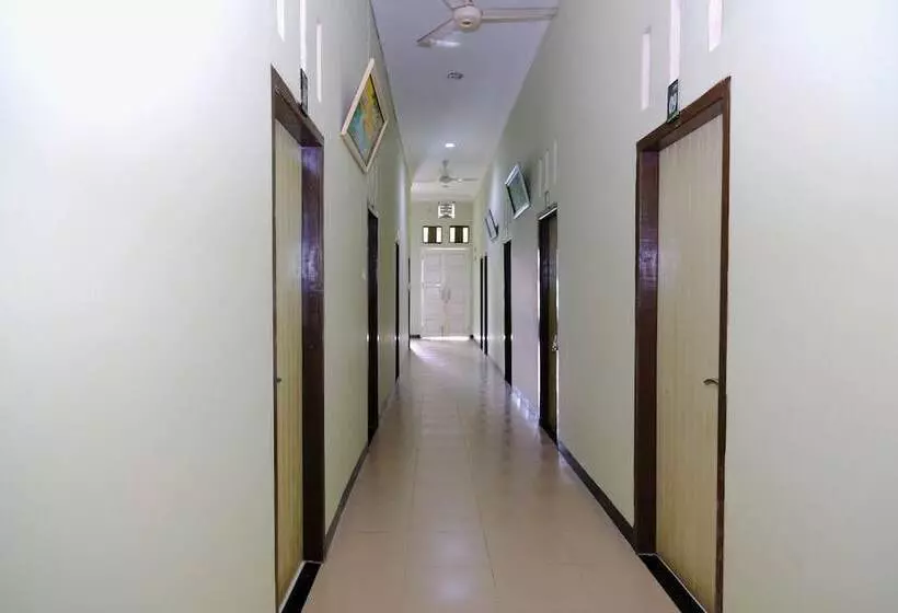 هتل Reddoorz Syariah Near Universitas Batanghari Jambi